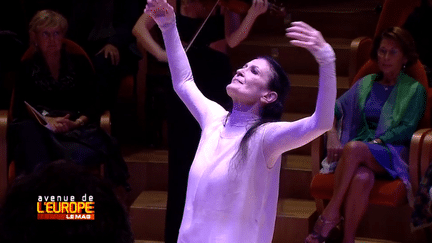 Avenue de l'Europe. A 81 ans, cette danseuse étoile italienne n'a jamais quitté les planches