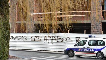 &nbsp; (Des tags anti-musulmans ont été découverts le 9 janvier dernier sur la mosquée en construction de Béthune  © MaxPPP)