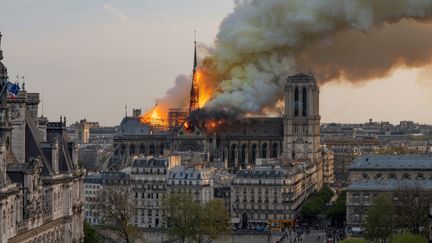 La cathédrale Notre-Dame de Paris est abîmée par un incendie, le 15 avril 2019. (FABIEN BARRAU / AFP)