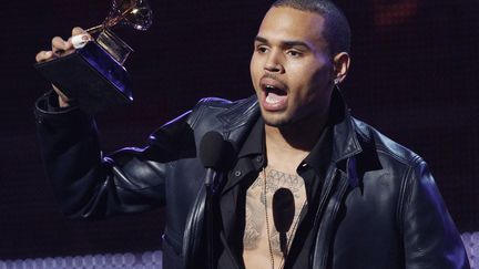 Pendant que son ex (ou pas...) Chris Brown recevait l'award du meilleur album R&amp;B de l'ann&eacute;e. (MARIO ANZUONI / REUTERS)