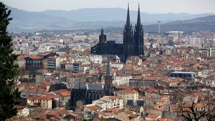 Vue sur Clermont-Ferrand, en mars 2015. (VINCENT ISORE / MAXPPP)