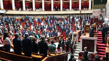 VIDEO. Les députés observent une minute de silence en mémoire des agents pénitentiaires tués lors d'une attaque