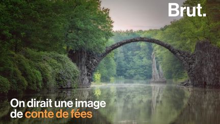 Considéré comme l'un des plus beaux ponts au monde, il a été construit à la main pendant la seconde moitié du 19ème siècle.