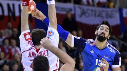 Nikola Karabatic à l'attaque de la défense polonaise