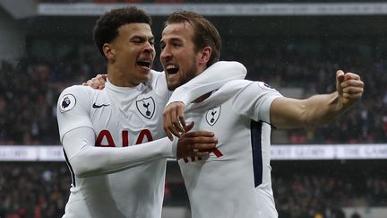 Harry Kane (à droite) et Dele Alli (Tottenham). (ADRIAN DENNIS / AFP)