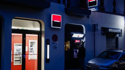 Une banque Société générale à Ouistreham, en Normandie, le 28 octobre 2019.&nbsp; (SAMEER AL-DOUMY / AFP)