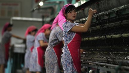 De retour &agrave;&nbsp;Pyongyang, les journalistes ont pu visiter l'usine textile Kim Jong-suk, nomm&eacute; ainsi en honneur de l'&eacute;pouse du fondateur du pays Kim Il-sung. (BOBBY YIP / REUTERS)