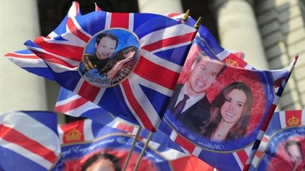 Drapeaux-souvenirs à Trafalgar Square à Londres (28 avril 2011) (AFP/GLYN KIRK)