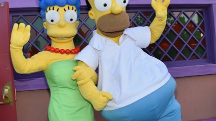 Des reproductions de Marge et Homer Simpson, &agrave; Hollywood, le 12 mai 2015. (ALBERTO E. RODRIGUEZ / GETTY IMAGES NORTH AMERICA)