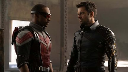 Dans la série signée Malcolm Spellman, Sam Wilson (Anthony Mackie)&nbsp;et Bucky Barnes (Sebastian Stan) vont prendre la relève dans un monde privé de Captain America. (DISNEY PLUS)