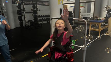 Lucy, who suffers from a rare genetic disease, is testing an exoskeleton for children in Dublin. (CLEMENCE PENARD / RADIOFRANCE)