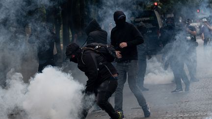 Affrontements sur l'esplanade des Invalides à Paris durant la manifestation nationale des soignants le 16 juin 2020 (ESTELLE RUIZ / HANS LUCAS)