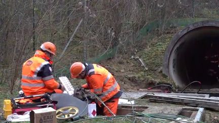 Un incendie dans deux coffrets électriques a paralysé l'ensemble du trafic à la gare de l'Est, à Paris, mardi 24 janvier. Au total, 48 câbles de signalisation sont désormais inutilisables. (FRANCEINFO)