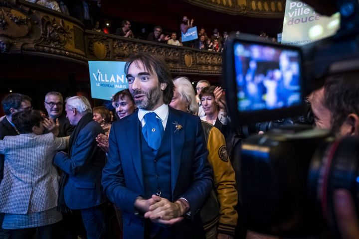 Cédric Villani en campagne pour les élections&nbsp; municipales, le 11 décembre 2019, dans la salle de spectacle Le Trianon, à Paris.&nbsp; (SIMON LAMBERT / HAYTHAM / REA)