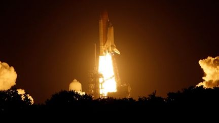 Lancement de la navette Discovery le 28 août 2009 à Cap Canaveral en Floride (Eliot J. Schechter/Getty Images/AFP)