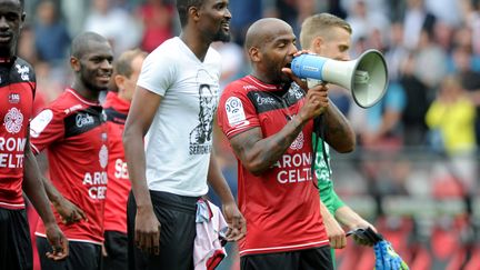 Jimmy Briand chante sans doute que l'En-Avant Guingamp est leader de Ligue 1 (FRED TANNEAU / AFP)