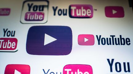 Deux hackers ont été arrêtés pour avoir supprimé de nombreux clips sur YouTube. (NICOLAS ASFOURI / AFP)