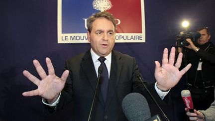 Xavier Bertrand tirant le bilan du premier tour des régionales le 14 mars 2010 (AFP - Jacques DEMARTHON)