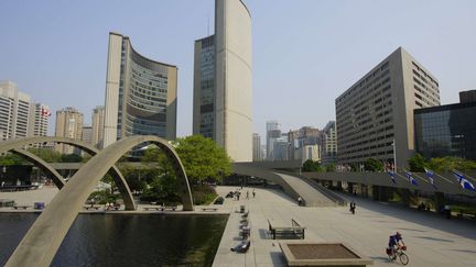 Devant la mairie de Toronto, la plus grande ville du Canada. (PIERRE ROUSSEL / NEWSCOM / SIPA USA)