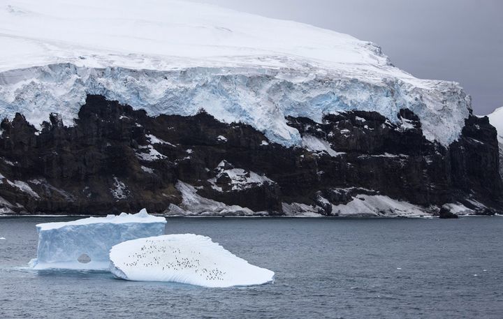 L'île norvégienne de Bouvet, dans les 50e hurlants. (Géo  Jean-François Lagrot)