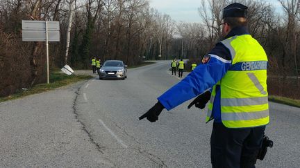 Les contrôles vont se multiplier sur la nationale 10 et l'autoroute A 10 aux barrières de péage, avec des amendes systématiques pour les automobilistes qui ne respecteraient pas les règles du confinement. (ADÈLE BOSSARD / FRANCE-BLEU DRÔME-ARDÈCHE)