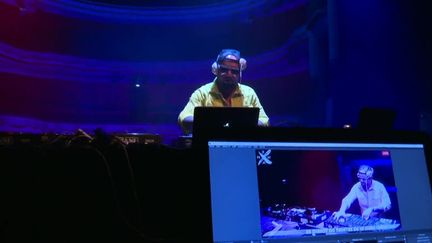 DJ Nexha en live au théâtre de la Sinne à Mulhouse.&nbsp; (FRANCEINFO)