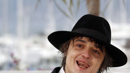 Pete Doherty &agrave; Cannes pour Confession d'un enfant du si&egrave;cle, le dimanche 20 mai 2012. (JEAN-PAUL PELISSIER / REUTERS)