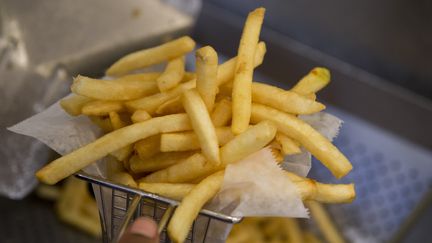 Des frites prêtes à être consommées. (SAUL LOEB / AFP)