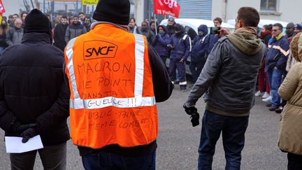 Manifestation du syndicat CGT des cheminots à Versailles (Yvelines), le 5 décembre 2019. (LAURENT GRANDGUILLOT/REA)