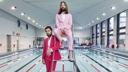 Breakbot se jette à l'eau : Irfane (à gauche) et Thibaut (assis).
 (Ludovic Zuili)