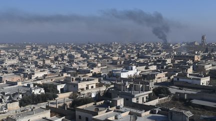 Une ville après un bombardement de l'armée syrienne dans le nord-ouest de la province d'Idleb (Syrie), le 24 décembre 2019. (MIKHAIL VOSKRESENSKIY / SPUTNIK / AFP)