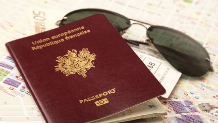 Un homme a saisi, la&nbsp;cour administrative d'appel de Paris,&nbsp;pour avoir le droit de sourire sur son passeport. (GETTY IMAGES)