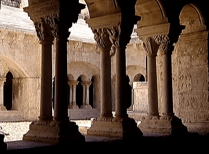 Cet été le cloître de Montmajour a reçu deux fois plus de visite.
 (France3 / Culturebox)