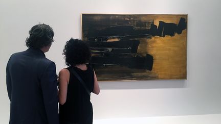 Exposition "Pierre Soulages :&nbsp;A Century" à la galerie Levy Gorvy de New-York (THOMAS URBAIN / AFP)