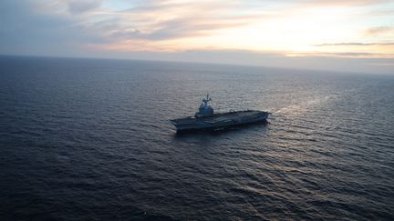 Le porte-avions "Charles-de-Gaulle" au large de Toulon (Var), le 7 février 2024. (ARNAUD JOURNOIS / LE PARISIEN / MAXPPP)