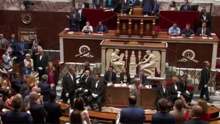 Mercredi 6 juillet, Élisabeth Borne va prononcer son discours de politique générale devant l’Assemblée nationale.&nbsp;Le journaliste&nbsp;Thierry&nbsp;Curtet&nbsp;est en duplex de l’hémicycle pour donner&nbsp;des&nbsp;informations sur cette allocution attendue. (FRANCE 3)