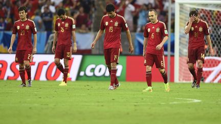 Les joueurs espagnols apr&egrave;s leur &eacute;limination de la Coupe du monde face au Chili, le 18 juin 2014 &agrave; Rio de Janeiro (Br&eacute;sil). (DYLAN MARTINEZ / REUTERS)