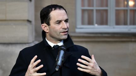 Le candidat socialiste à l'élection présidentielle Benoît Hamon, le 30 janvier à Matignon, après une rencontre avec le Premier ministre, Bernard Cazeneuve. (PHILIPPE LOPEZ / AFP)