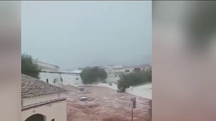 Eurozapping : la tempête Dana dévaste les Baléares, des centaines de voyageurs bloqués