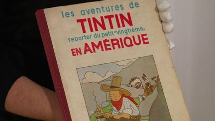 Un exemplaire d'un album de Tintin signé de la main d'Hergé s'est vendu à 150 000 euros lors d'une vente aux enchères.