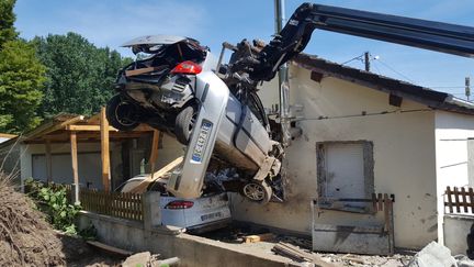 Spectaculaire accident dimanche 12 août en Moselle. Heureusement,&nbsp;l'accident n'a fait que des blessés légers, selon les pompiers. (SDIS57)