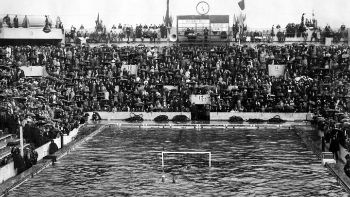 La finale France - Belgique, le 17 juillet 1924, à la Piscine des Tourelles à Paris (France). (CNOSF / AFP)