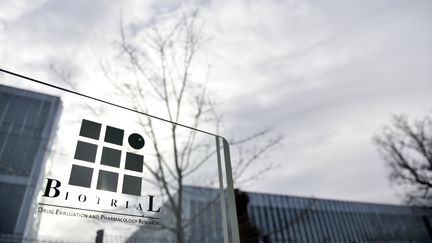 L'entrée du bâtiment du laboratoire Biotrial à Rennes (Ille-et-Vilaine), le 16 janvier 2016. (LOIC VENANCE / AFP)