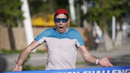 A 51 ans, Philippe Richet est le premier français a avoir remporté un marathon sur cette épreuve. (World Marathon Challenge)