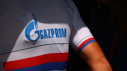 Un maillot de l'équipe russe Gazprom-Rusvelo, le 25 février 2022. (GIUSEPPE CACACE / AFP)