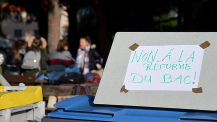 De nombreux lycées ont été bloqués par les élèves qui protestent contre la réforme du bac ces derniers quinze jours. Ici, le lycée agricole de Theza dans les Pyrénées-Orientales. (MICHEL CLEMENTZ / MAXPPP)