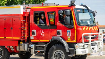 Un camion des sapeurs-pompiers, le 14 juillet 2024 à Auch (Gers). (JEAN-MARC BARRERE / AFP)