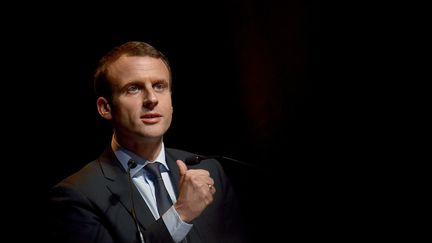 Emmanuel Macron : "Je n'ai rien contre celles et ceux qui portent des t-shirts"