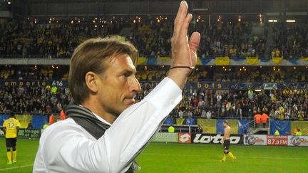 L'entra&icirc;neur de Sochaux Herv&eacute; Renard, apr&egrave;s la d&eacute;faite de son club face &agrave; Evian Thonon Gaillard (0-3), le 17 mai 2014.&nbsp; (SEBASTIEN BOZON / AFP)