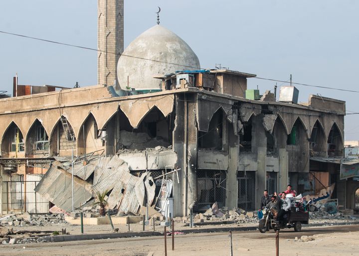 Mosquée détruite dans un quartier est de Mossoul, le 21 janvier 2017 (AHMAD AL-RUBAYE / AFP)